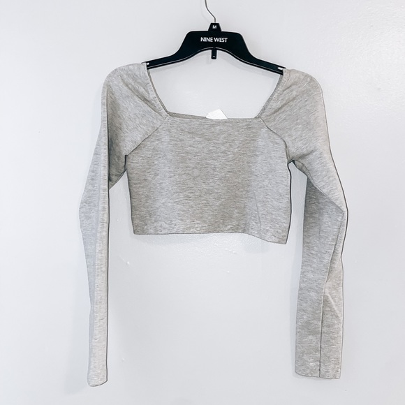 Fabletics Tops - Fabletics cropped workout top